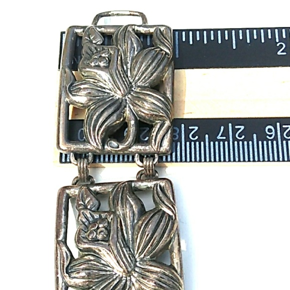 c.1940s Sterling Silver Lily Panel Link Bracelet - Picture 5 of 8